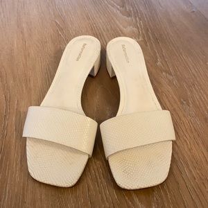 Mandy minimal block heel mule